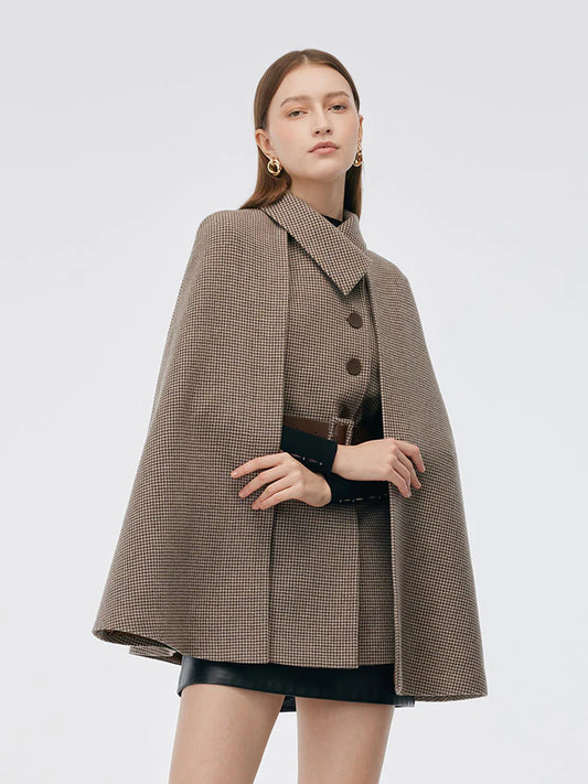 Capa Structured Luxe: Sofisticación Atemporal con Toque Vanguardista