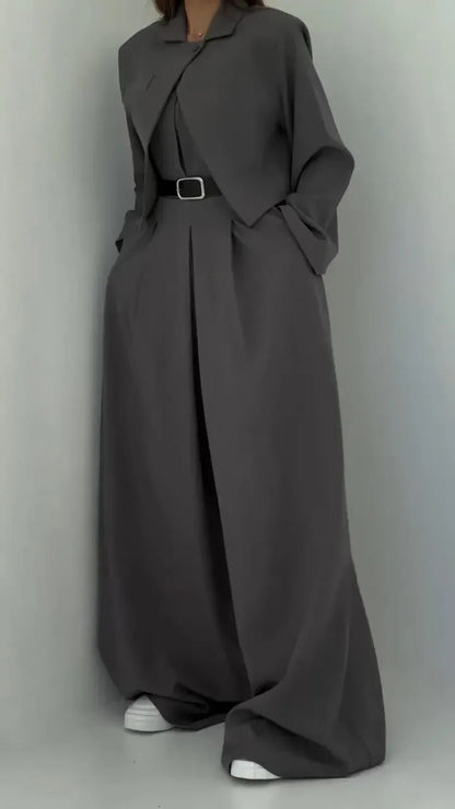 Mono Traje 'Black Elegance': Sofisticación de Dos Piezas, Silueta Impecable