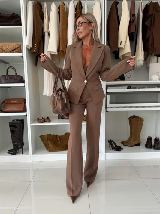 Traje Gioia: Elegancia Sartorial y Silueta Impecable para Otoño/Invierno