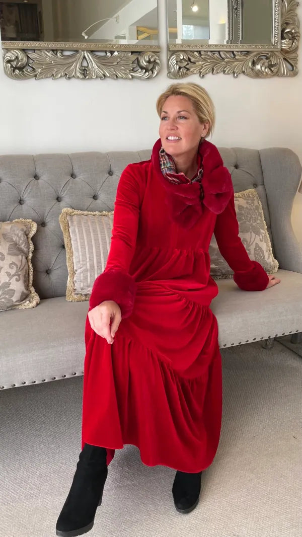 Vestido Midi Plisado Swing: La Elegancia Suave para Tus Fiestas de Navidad