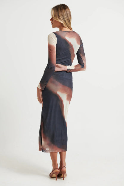 Vestido Tie Dress: Arte, Movimiento y Elegancia Contemporánea