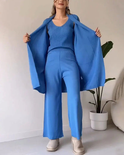 Elegancia Sencilla: El Conjunto de Tres Piezas Esencial para el Frío