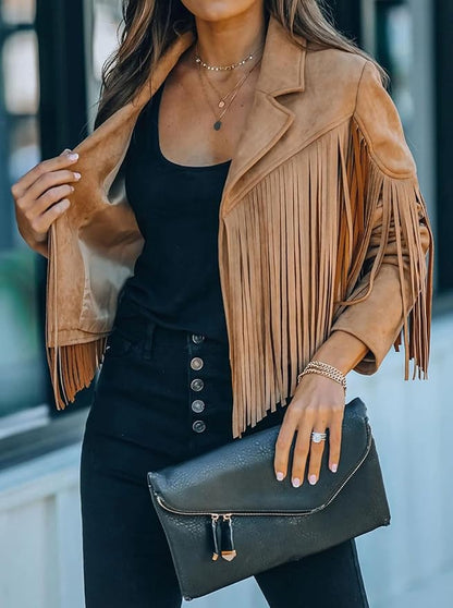 Chaqueta 'Wild Fringe': Espíritu Rebelde con Flecos y Textura de Ante