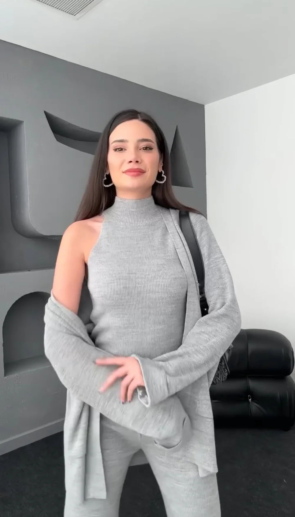 Conjunto Elegant Knit: Suavidad, Estilo y Equilibrio