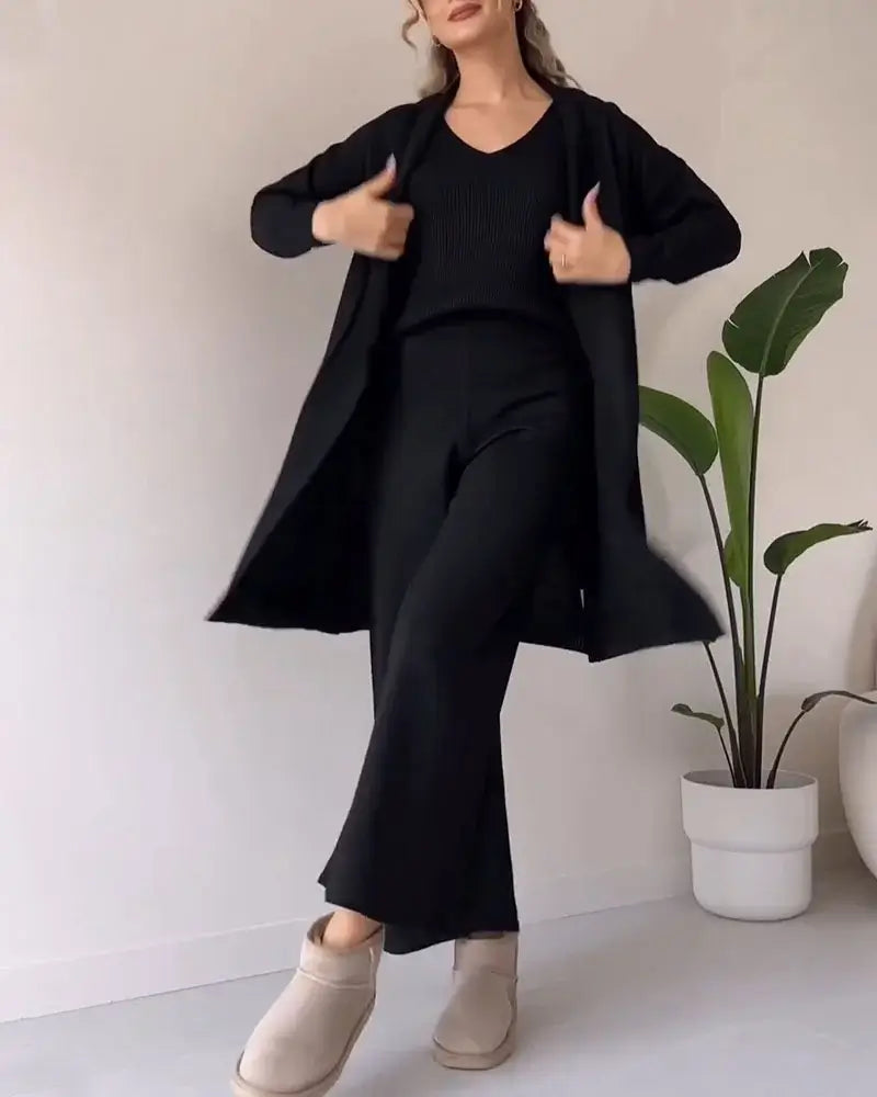 Elegancia Sencilla: El Conjunto de Tres Piezas Esencial para el Frío