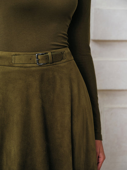 Falda Midi Efecto Ante: Elegancia Atemporal con una Silueta que Favorece