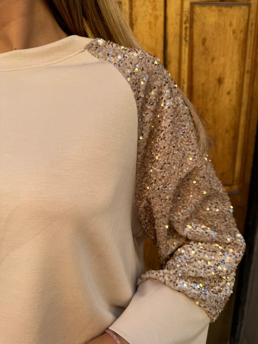 Conjunto Glam: Elegancia Nocturna con Brillo Sutil