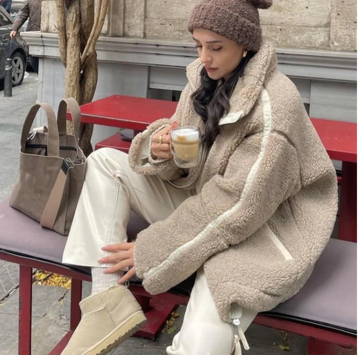 Chaqueta Theia: El Abrazo Más Cálido y Elegante del Otoño