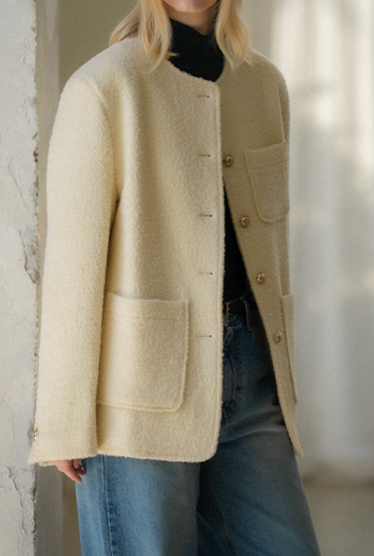 Chaqueta Overfit de Tweed Bouclé: Lujo Texturizado y Estilo Atemporal