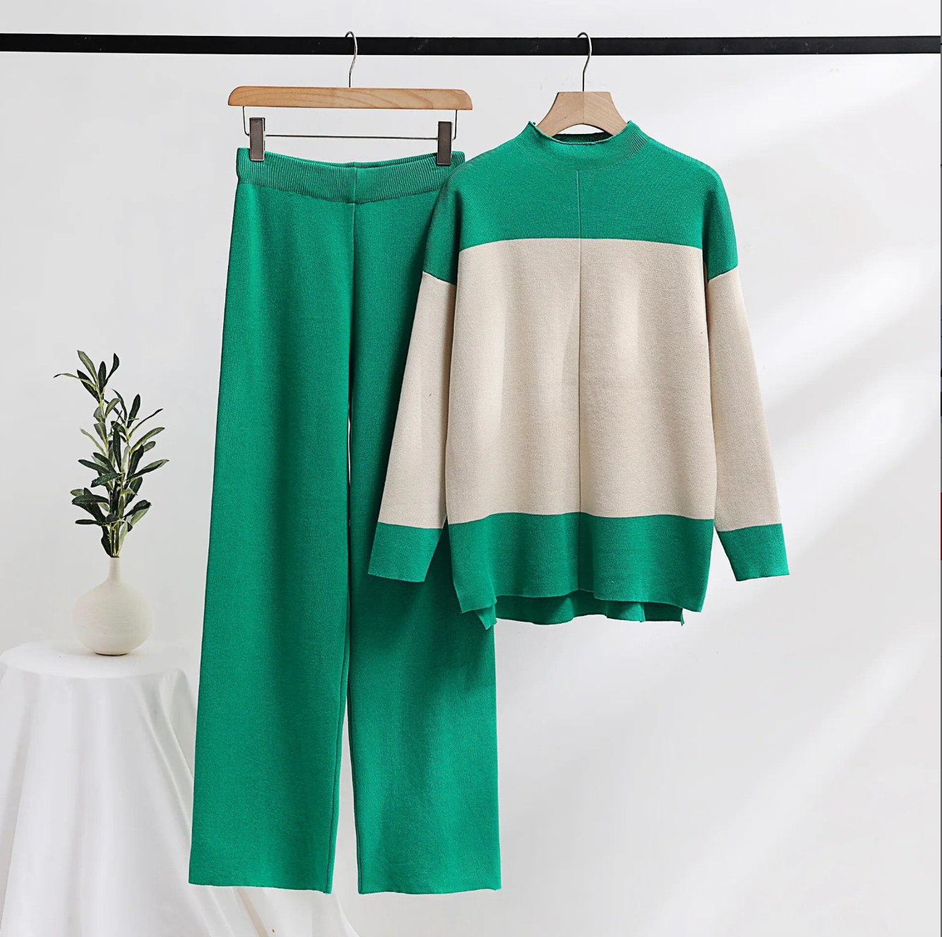 Conjunto 'Stripe Comfort': Suéter Holgado y Pantalón Tejido para un Invierno con Estilo