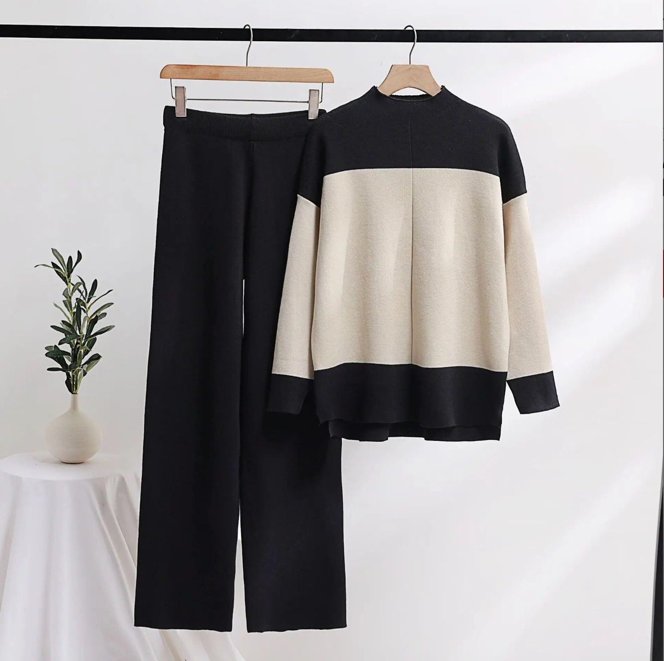 Conjunto 'Stripe Comfort': Suéter Holgado y Pantalón Tejido para un Invierno con Estilo