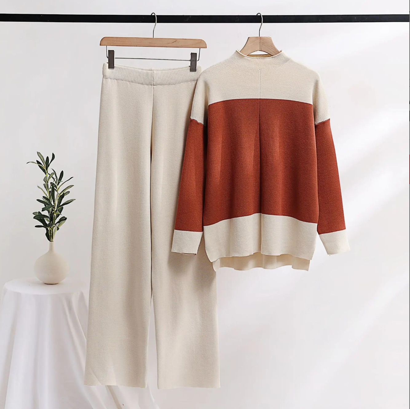 Conjunto 'Stripe Comfort': Suéter Holgado y Pantalón Tejido para un Invierno con Estilo