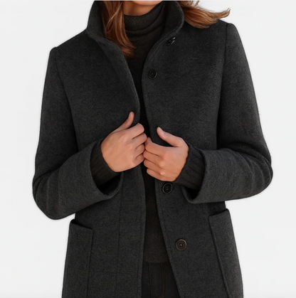 Abrigo 'Stijl': Calidez, Estilo Recto y Protección Moderna