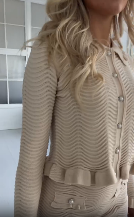 Ana Conjunto Tejido Clásico: La Elegancia Atemporal que Transciende Estaciones