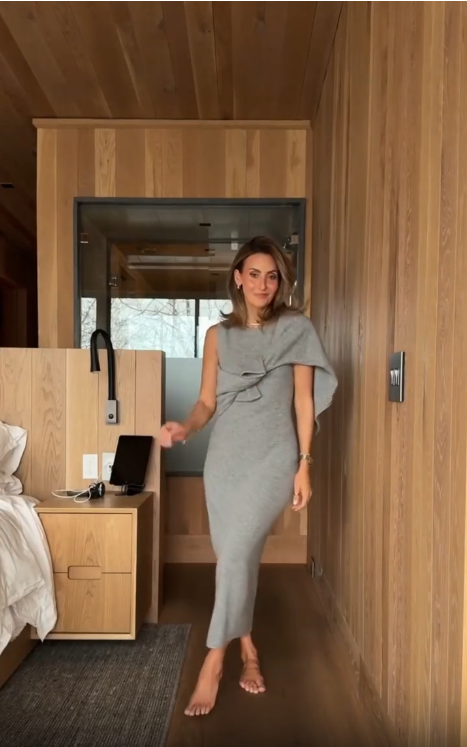 Vestido Knit Gris: Minimalismo Sofisticado y Versatilidad en una Sola Pieza