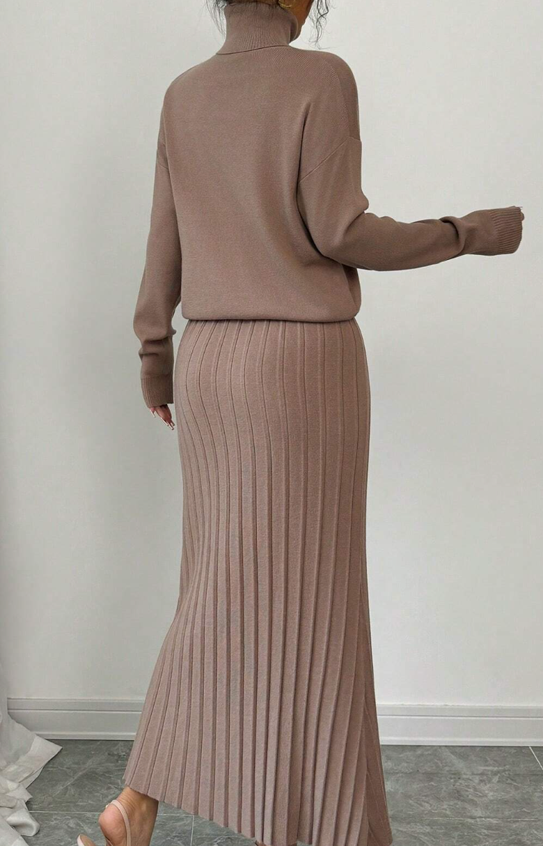 Chiquease: Conjunto Minimalista de Suéter y Falda de Cuello Alto