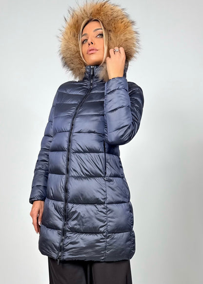 Chaqueta de Plumas con Capucha de Pelo: Elegancia y Máximo Abrigo