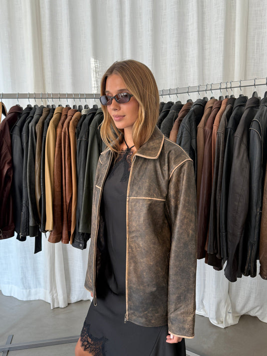 Comodidad Oversize: Diseño Boxy y Hombros Caídos para un Look Atemporal y Moderno.