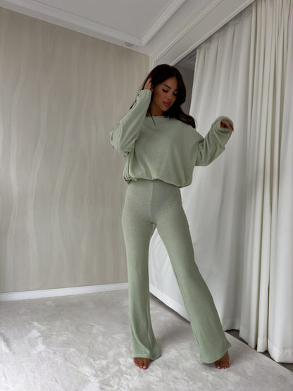 Conjunto Angel -Expresión de confort y estilo holgado