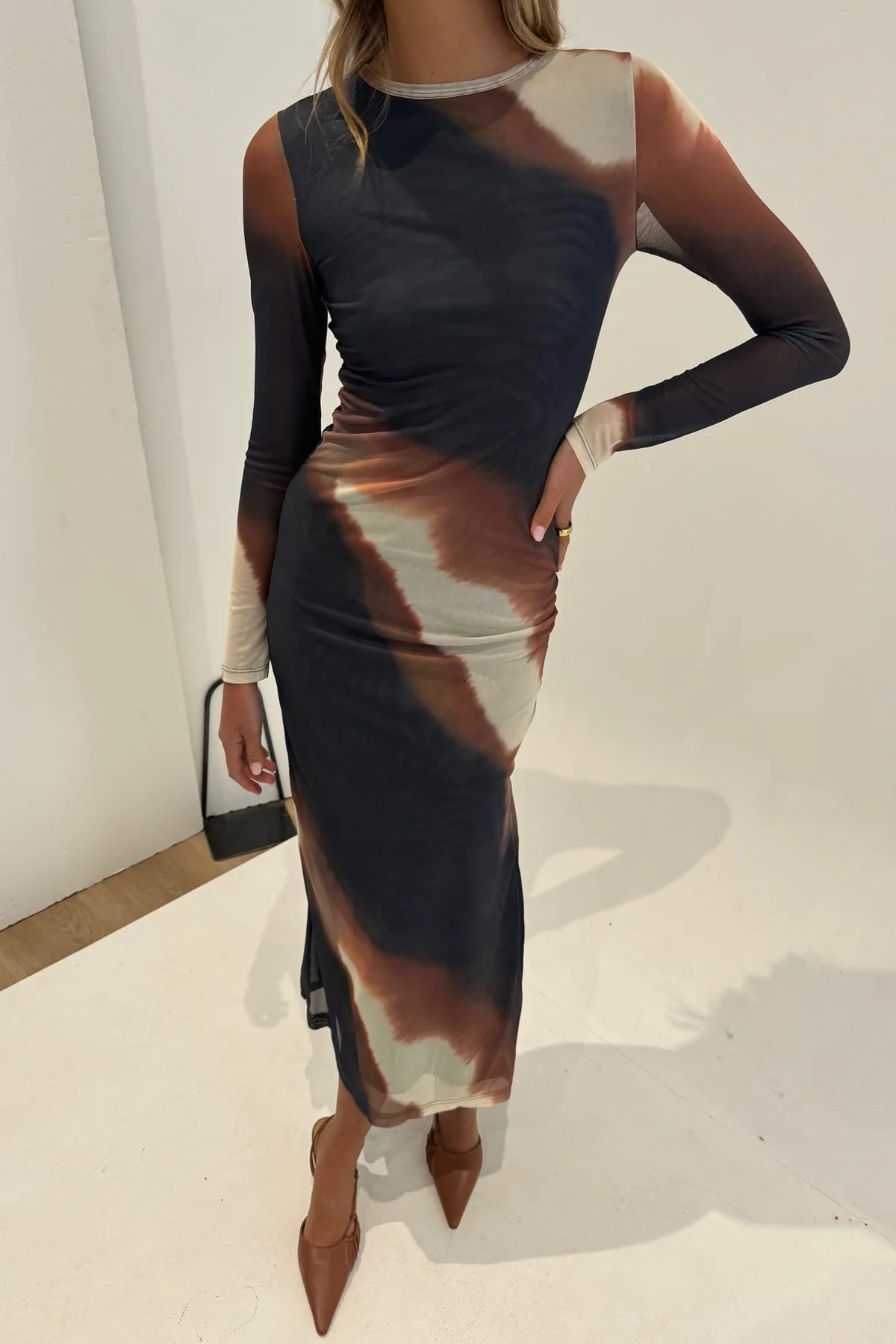 Vestido Tie Dress: Arte, Movimiento y Elegancia Contemporánea