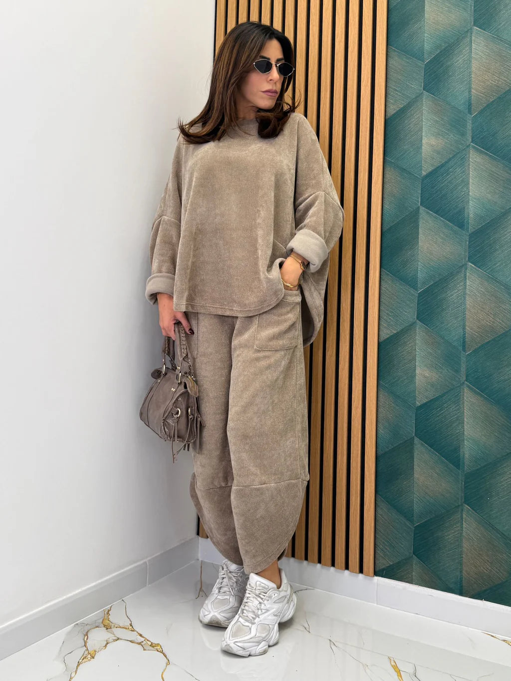 Conjunto Velvet Relax: Suavidad, Estilo y Libertad en Cada Movimiento