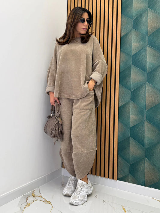 Conjunto Velvet Relax: Suavidad, Estilo y Libertad en Cada Movimiento