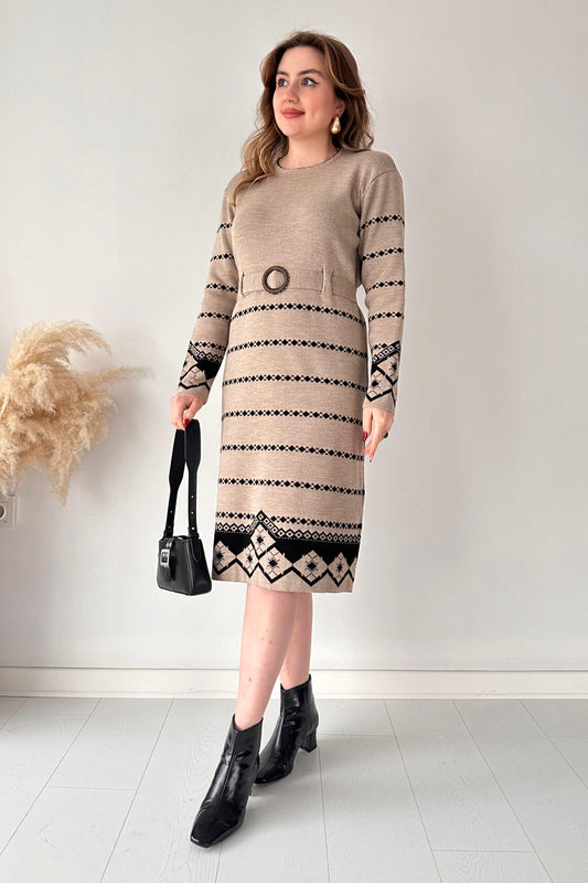 Vestido de Punto Fino: Elegancia Tejida y Calidez Sofisticada