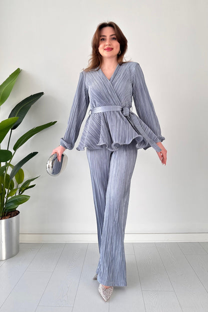 Traje Crinkle Acolchado: Textura Única y Look Urbano-Chic