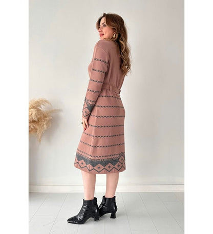 Vestido de Punto Fino: Elegancia Tejida y Calidez Sofisticada