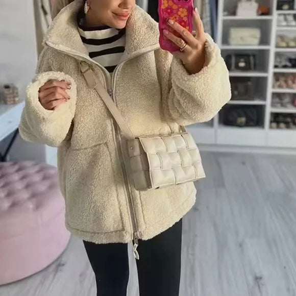 Chaqueta Theia: El Abrazo Más Cálido y Elegante del Otoño