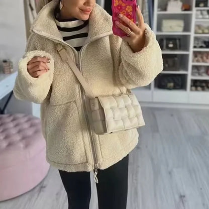 Chaqueta Theia: El Abrazo Más Cálido y Elegante del Otoño