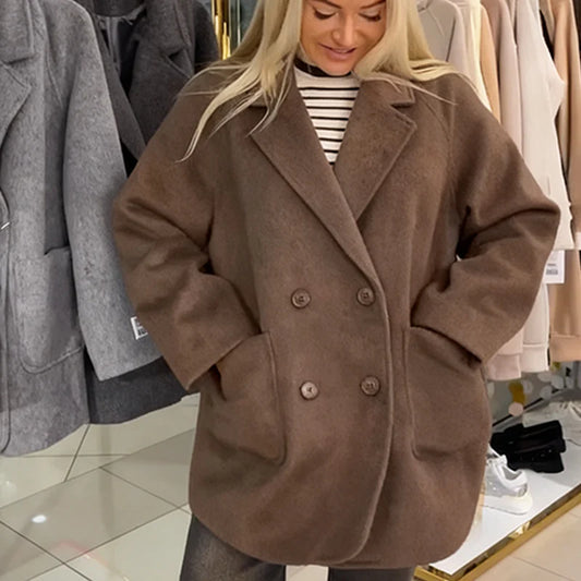 Abrigo Urban Cozy: Clásico Moderno con Toque Oversize