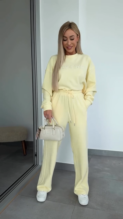 Conjunto Pastel CozyFit™ – Suavidad, Comodidad y Estilo en un Solo Look