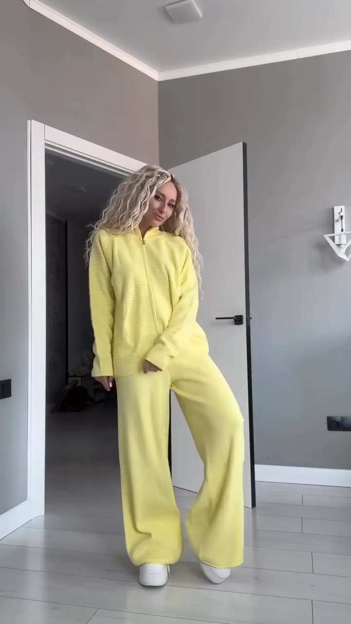 Conjunto Cozy Knit Zip: Suavidad y Estilo en Cada Detalle