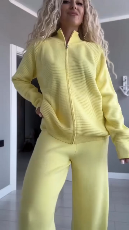 Conjunto Cozy Knit Zip: Suavidad y Estilo en Cada Detalle