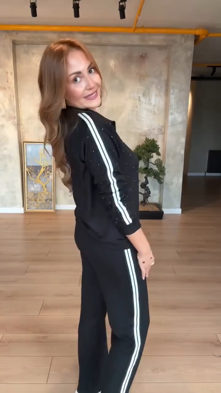 Conjunto Polo Line: Elegancia Relajada con Toque Deportivo