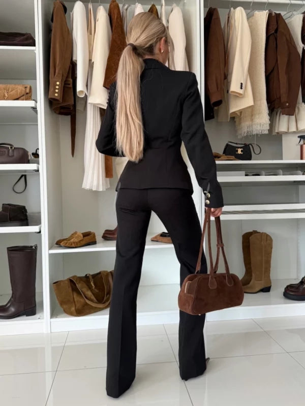 Traje Gioia: Elegancia Sartorial y Silueta Impecable para Otoño/Invierno